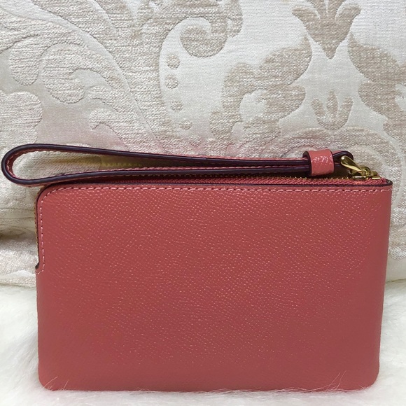 Coach NWT Rose Petal Wristlet - Picture 3 of 4
